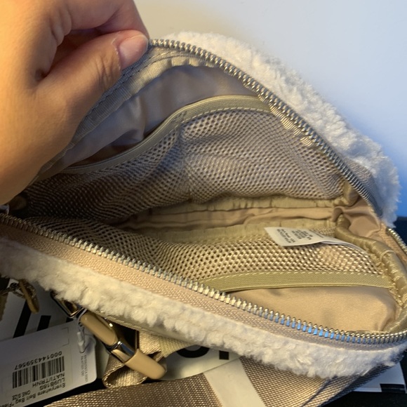 NWT LULULEMON FLEECE EVERYWHERE BELT BAG WHITE OPAL/TRENCH - Picture 5 of 5